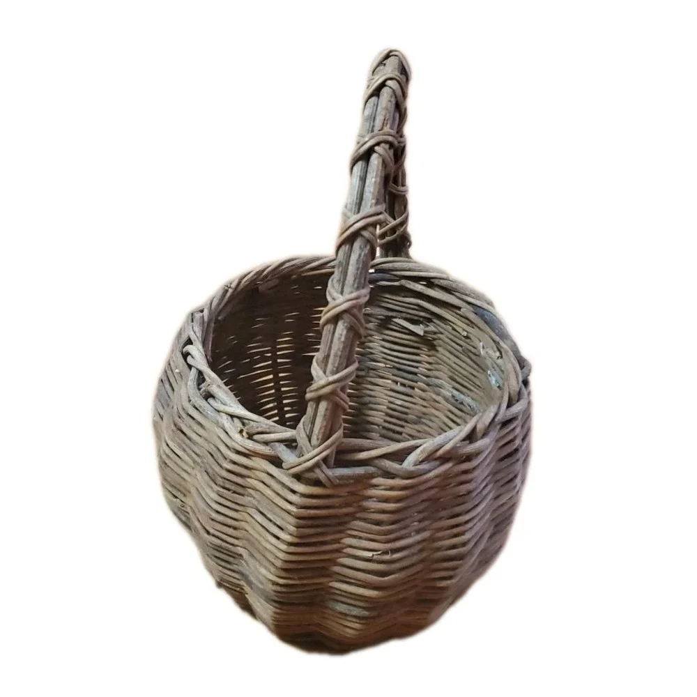 Rustic Small Woven Round Basket with Handle Wicker Home Decor or Storage‎